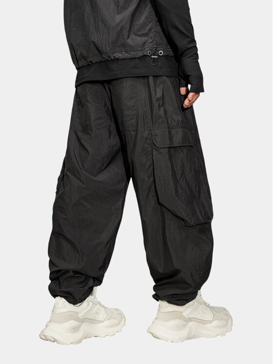 MADE BY SOCIETY MADE BY SOCIETY Spodnie materiałowe HUSK - P17744 Czarny Basic Fit