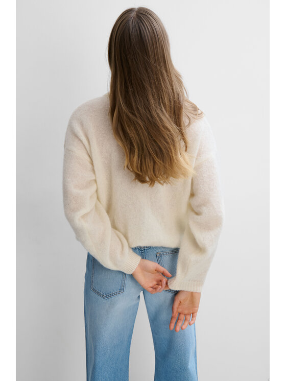 Fobya Fobya Sweter F2113 Kremowy Basic Fit