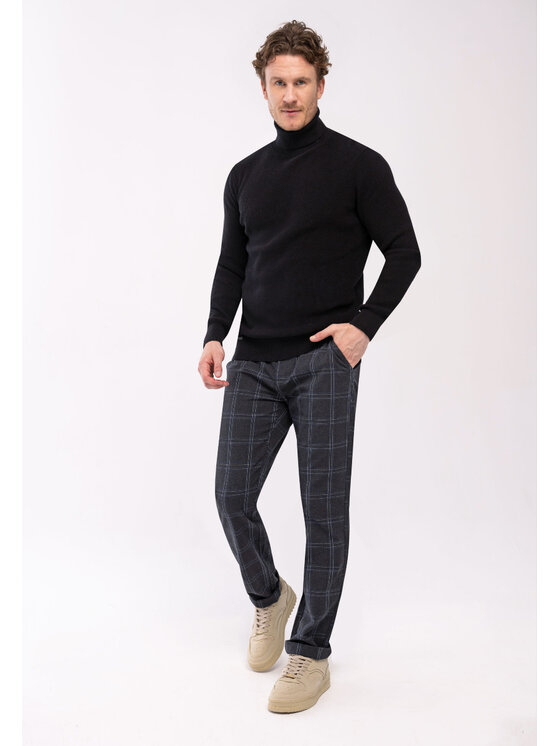 Volcano Volcano Golf M03170-W24 Czarny Regular Fit