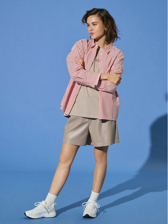 ONLY ONLY Шорти зі штучної шкіри Saramy 15338008 Бежевий Regular Fit