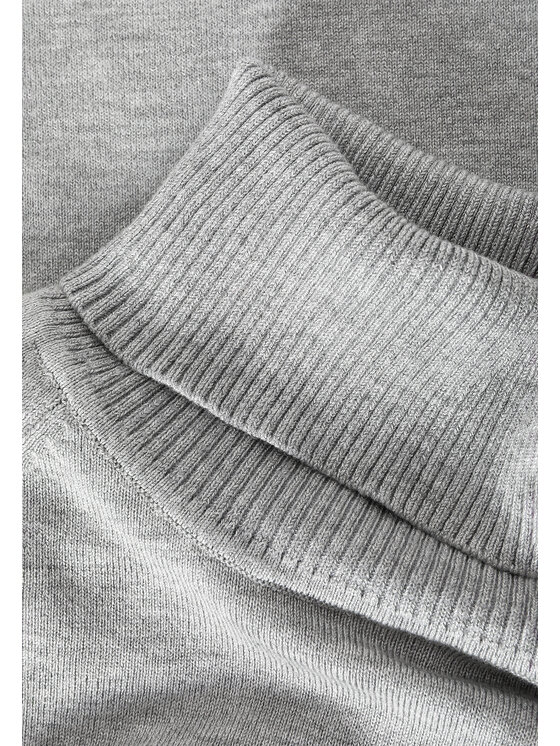 TATUUM TATUUM Sweter NEKOKI Szary Fitted Fit