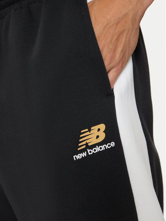 New Balance New Balance Spodnie dresowe MP43522BK Czarny Relaxed Fit