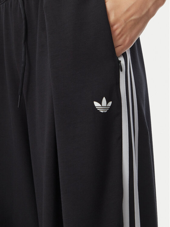 adidas adidas Dressipüksid Adiluna Season 2 X Jennie Pleated Track Tracksuit Bottoms LD8922 Must Regular Fit