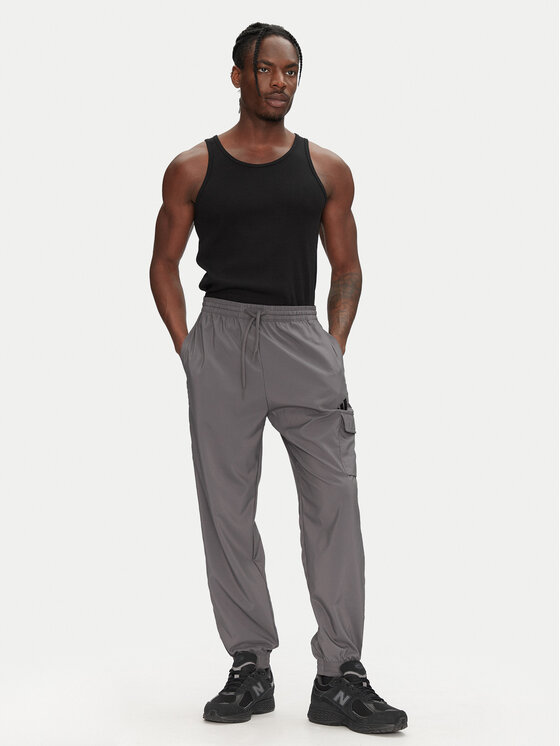adidas adidas Pantaloni trening Essentials Small Logo JD1822 Gri Regular Fit