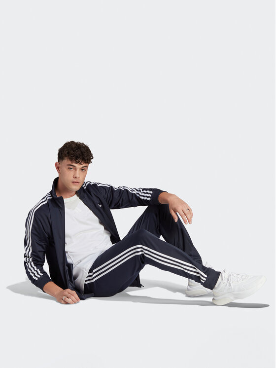 Adidas the brand with the 3 stripes outlet tuta