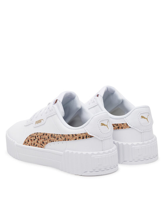 Para sneakerów widoczna pod k?tem od ty?u, eksponowane zapi?tki i podeszwy.