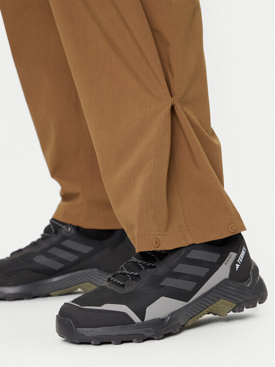 Under Armour Under Armour Hlače iz tkanine Unstoppable 1388827 Rjava Loose Fit