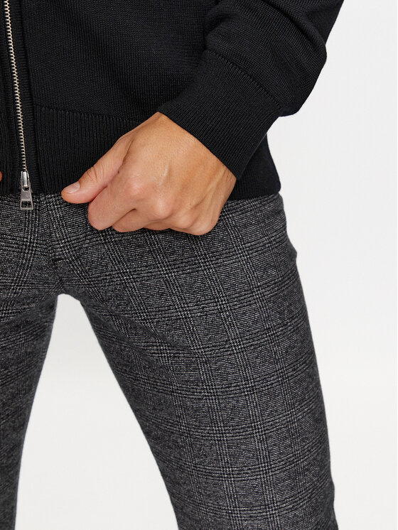 Gant Gant Pletena jopica Casual Cotton Zip 8030164 Črna Regular Fit