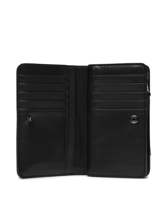 Calvin Klein Portafoglio grande da donna Re Lock Quilt Bifold Wallet K60K611374 Nero Modivo