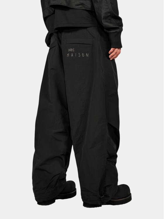 MADE BY SOCIETY MADE BY SOCIETY Spodnie materiałowe Pantaloni EMBER - P17772 Czarny Basic Fit