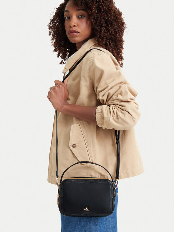 Calvin Klein Дамска чанта Ck Hardware Camera Bag LV04F3678G Черен