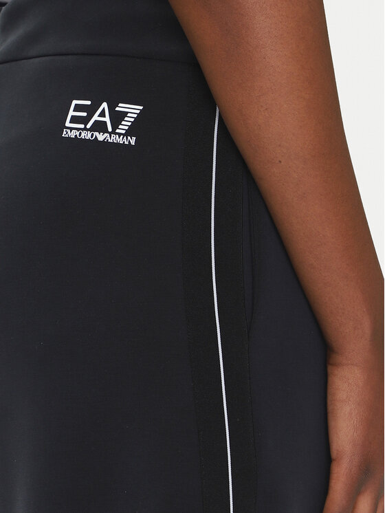 EA7 Emporio Armani EA7 Emporio Armani Bavlnené šortky 7W000176 AF12643 UC001 Čierna Regular Fit