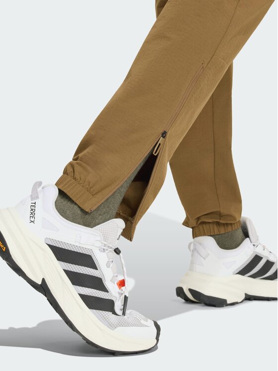 adidas adidas Spodnie outdoor 161513 Brązowy Regular Fit