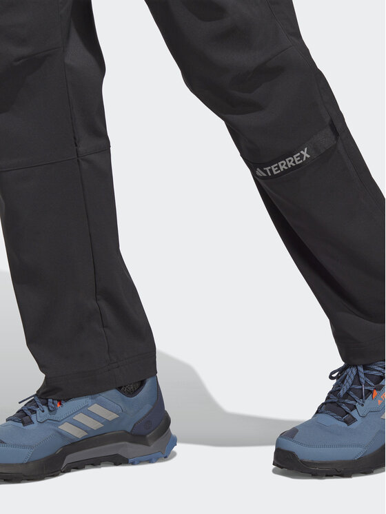 adidas adidas Pantaloni outdoor Terrex Multi HM4032 Nero Slim Fit
