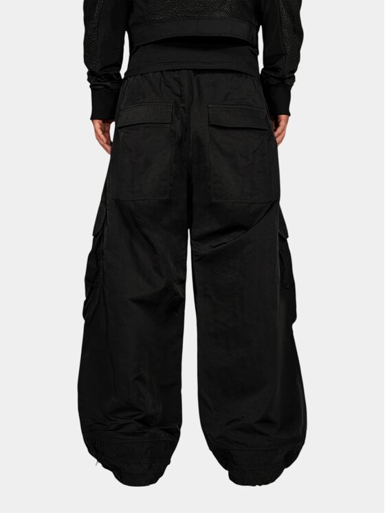 MADE BY SOCIETY MADE BY SOCIETY Spodnie materiałowe KARMA TRACE Pants - P17826 Czarny Basic Fit