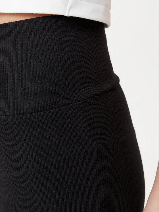 adidas adidas Pantaloni scurți ciclism Essentials JD1548 Negru Slim Fit