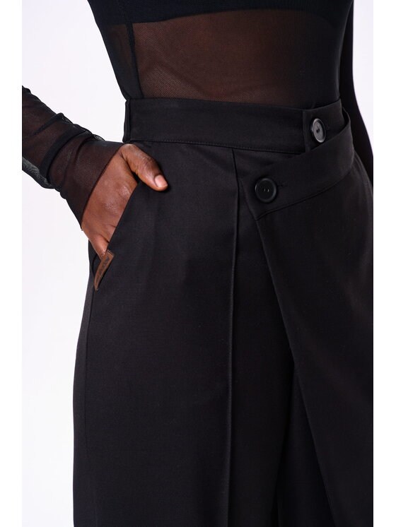 blue shadow blue shadow Spodnie damskie Sanak Czarny Regular Fit