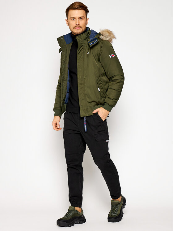 Tommy Jeans Kurtka zimowa Tech Bomber DM0DM08758 Zielony Regular Fit