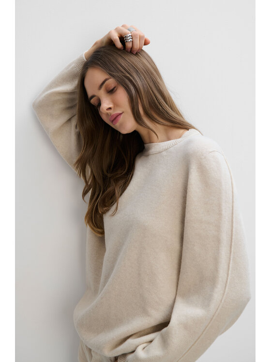 Fobya Fobya Sweter F2100 Beżowy Basic Fit