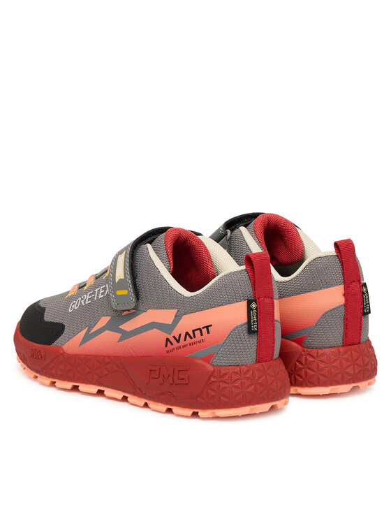 Buty sportowe widziane pod kątem od tyłu, para ustawiona w kadrze.