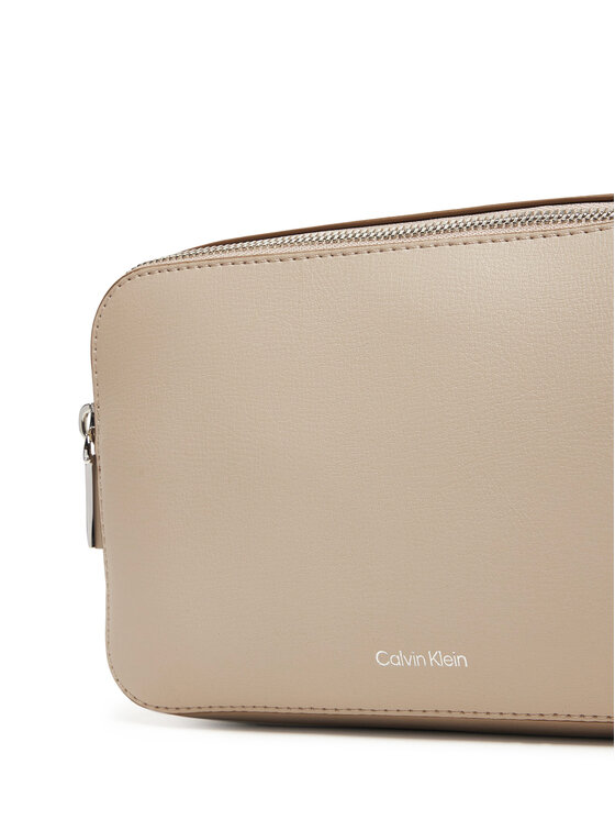 Calvin Klein Calvin Klein Torbica Foil Logo Elongated Camera Bag LV04F3276G Bež