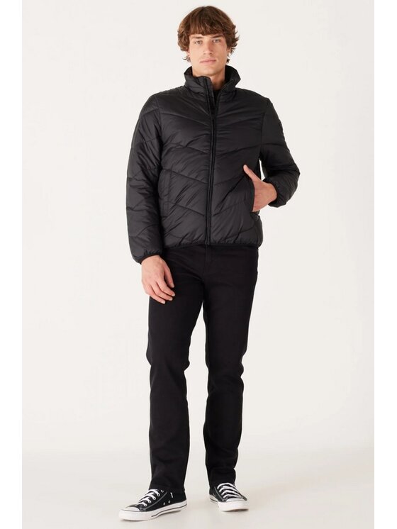Wrangler Wrangler Kurtka puchowa Wrangler Puffer Jacket Czarny Regular Fit