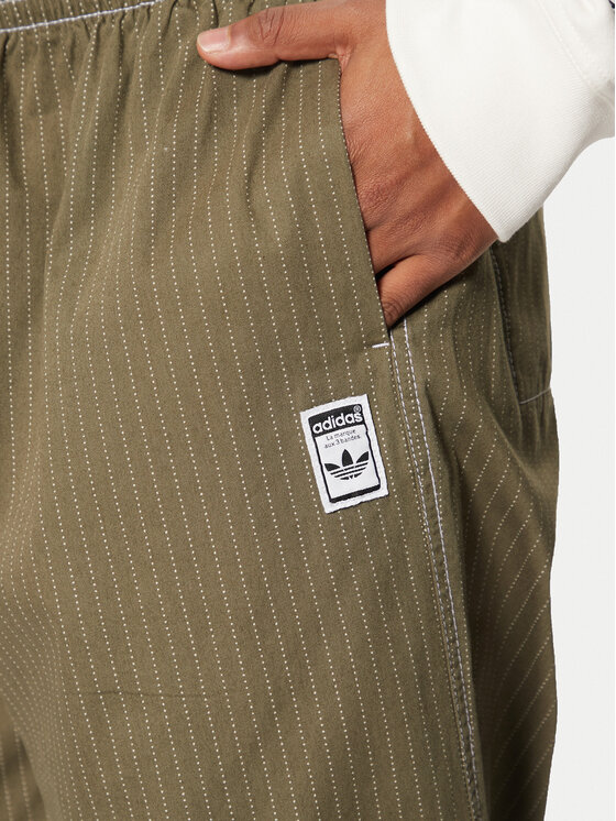 adidas adidas Spodnji del trenirke JP4488 Zelena Loose Fit