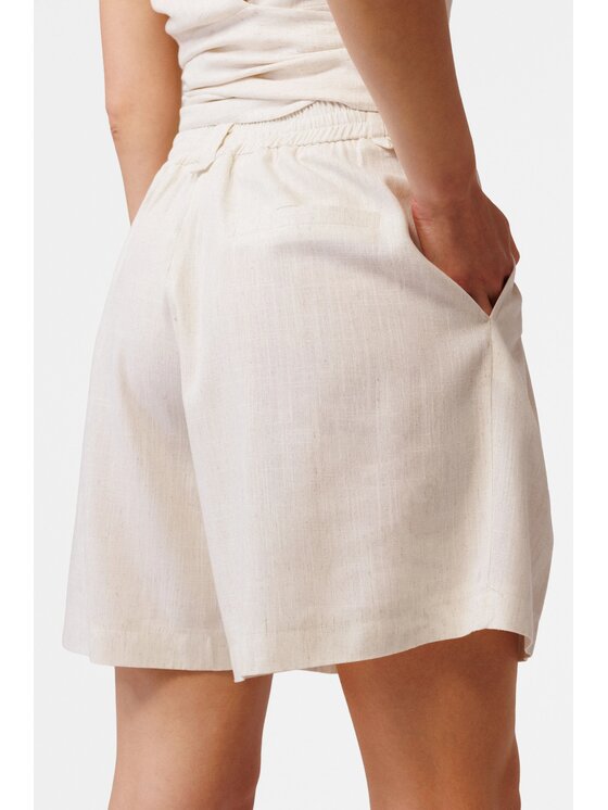 LE POSSÉ LE POSSÉ Pantaloncini di tessuto B Beige chiaro Loose Fit