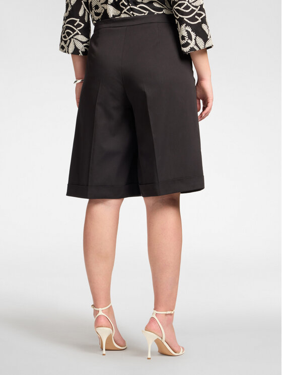 Elena Mirò Elena Mirò Szorty materiałowe P097P000444N033 Czarny Regular Fit