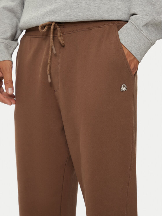United Colors Of Benetton United Colors Of Benetton Pantaloni trening 342ZUF01B Maro Regular Fit