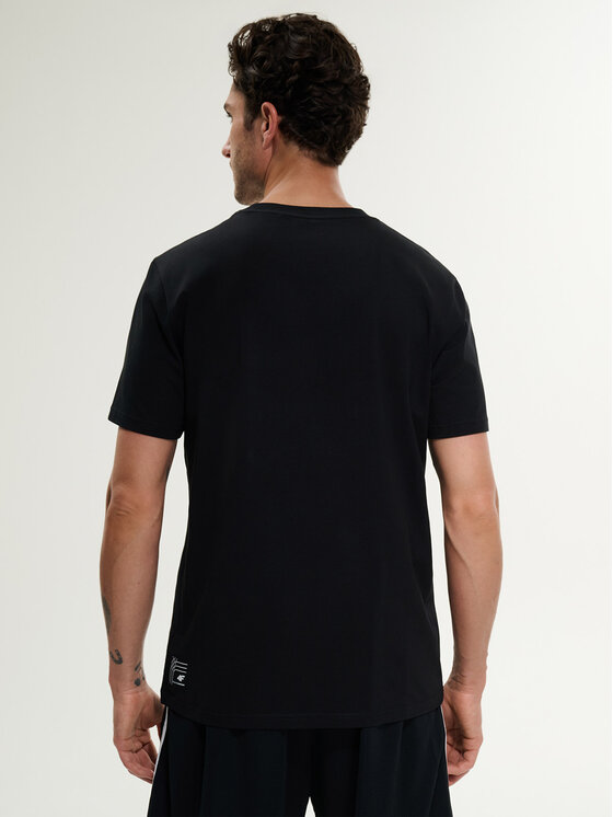4F 4F T-Shirt MONOCHROME MOVEMENT Czarny Regular Fit
