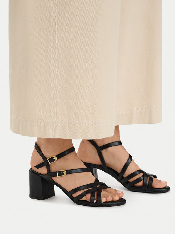 Clarks Clarks Sandali Ezoria Strap 26185893 Črna