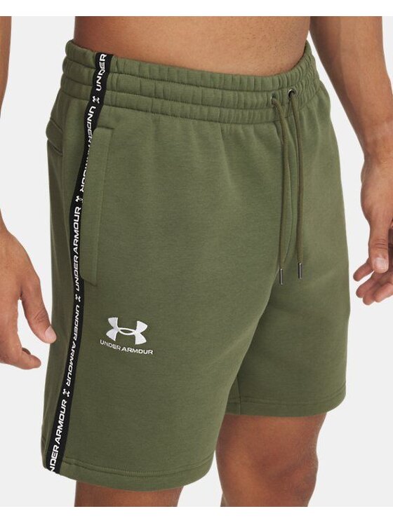 Under Armour Under Armour Szorty materiałowe UA-1390299-390 Zielony ciemny Active Fit