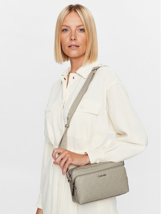 Calvin Klein Calvin Klein Soma Ck Must Camera Bag W/Pckt Emb Mn K60K611008 Bēšs