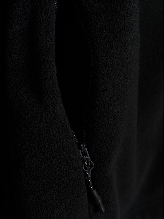 4F 4F Polar NOS Czarny Regular Fit