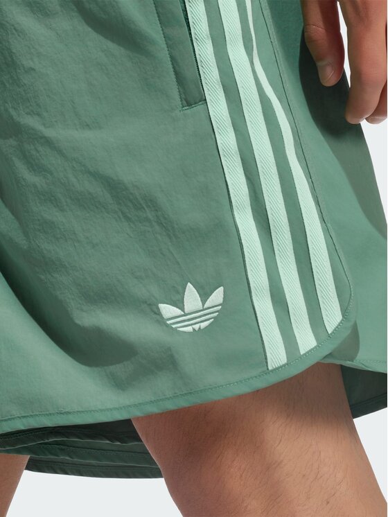 adidas adidas Szorty materiałowe 159299 Zielony Regular Fit