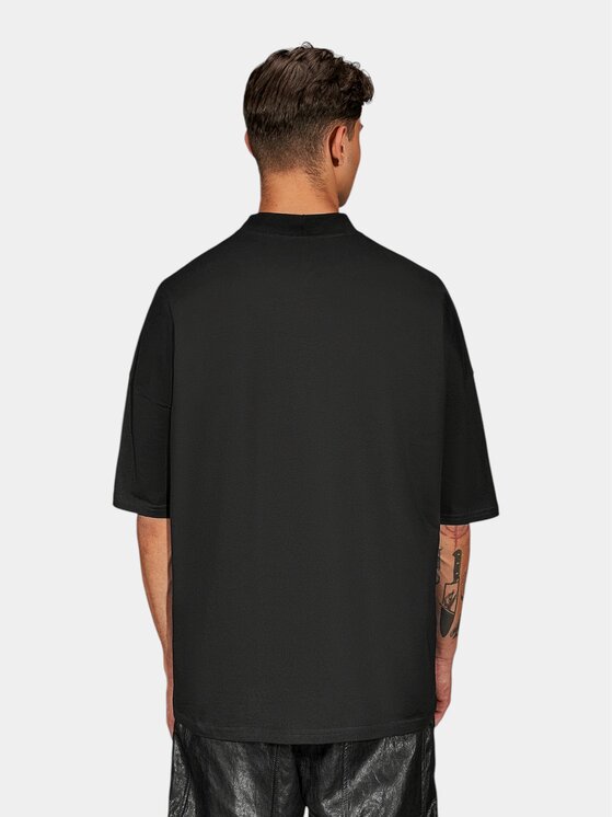 MADE BY SOCIETY MADE BY SOCIETY T-Shirt Gothic - T17693 Czarny Basic Fit
