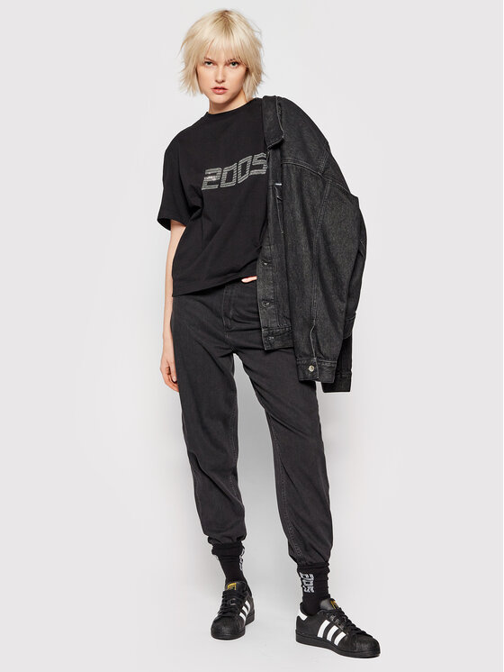 2005 2005 T-krekls Unisex Signature Tee Melns Relaxed Fit