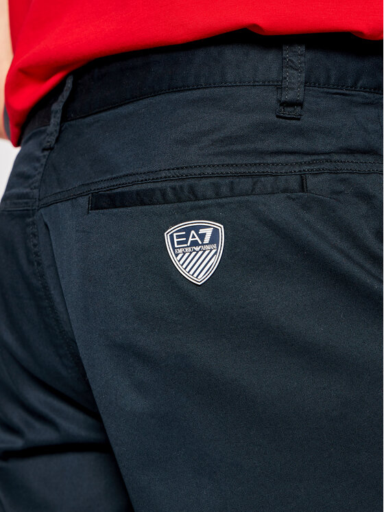 EA7 Emporio Armani EA7 Emporio Armani Kratke hlače iz tkanine 2095380 3GPS12 PN71Z Mornarsko modra Regular Fit
