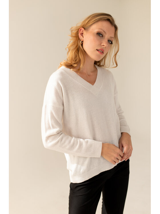 Entelier Entelier Sweter dekolt w serek Écru Comfortable Fit