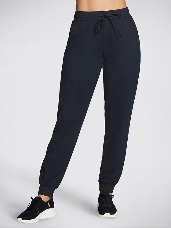 Skechers Skechers Teplákové nohavice Godri Swift Jogger WPT254 Čierna Regular Fit