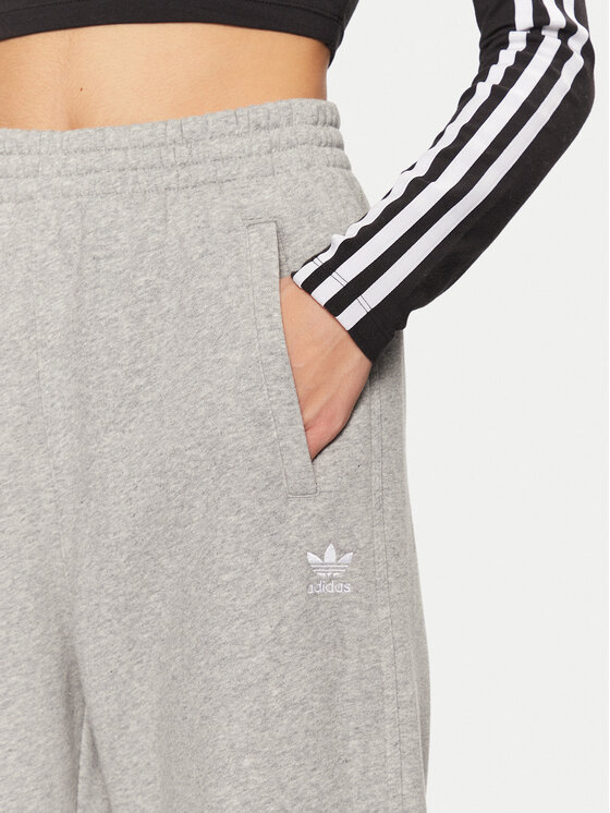 adidas adidas Pantaloni trening Essentials Fleece IY9638 Gri Loose Fit