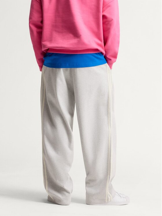 adidas Originals adidas Originals Spodnie dresowe 172582 Szary jasny Loose Fit
