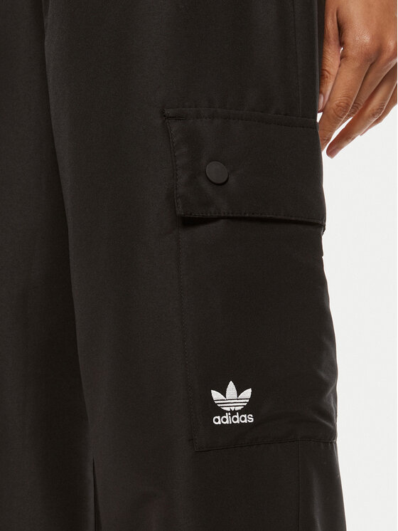 adidas adidas Donji dio trenerke Essentials Woven Cargo IX9974 Crna Loose Fit