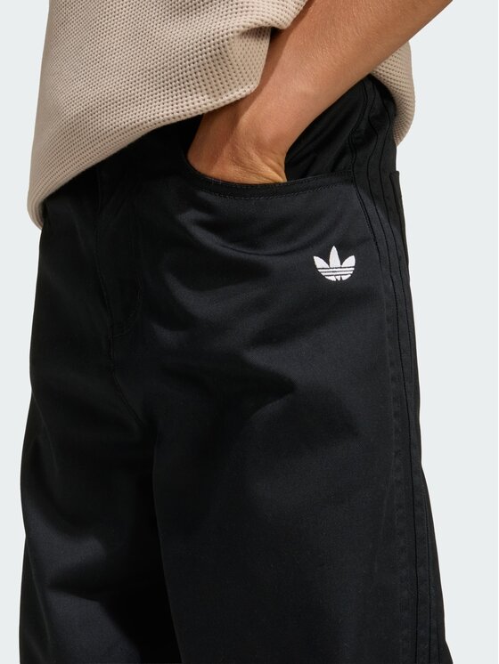 adidas adidas Spodnie materiałowe 158995 Czarny Loose Fit