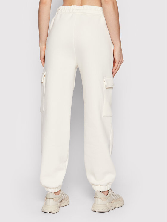 NA-KD NA-KD Долнище анцуг Big Pocket 1100-005494-0244-003 Бежов Regular Fit
