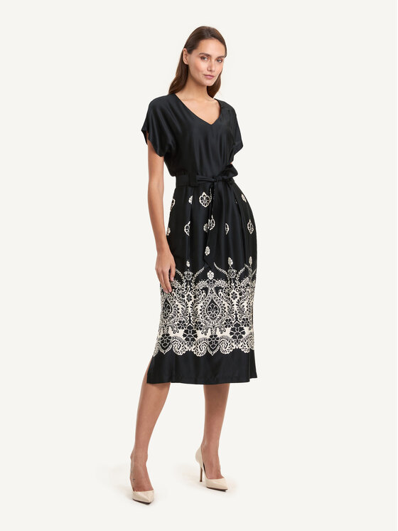 KMX KMX Sukienka koktajlowa 923710007 Czarny Straight Fit