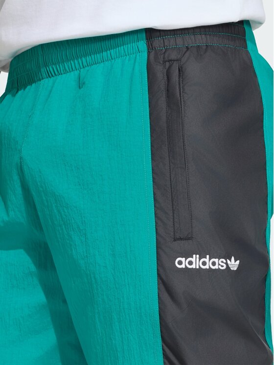 adidas adidas Spodnie dresowe 169207 Zielony Regular Fit