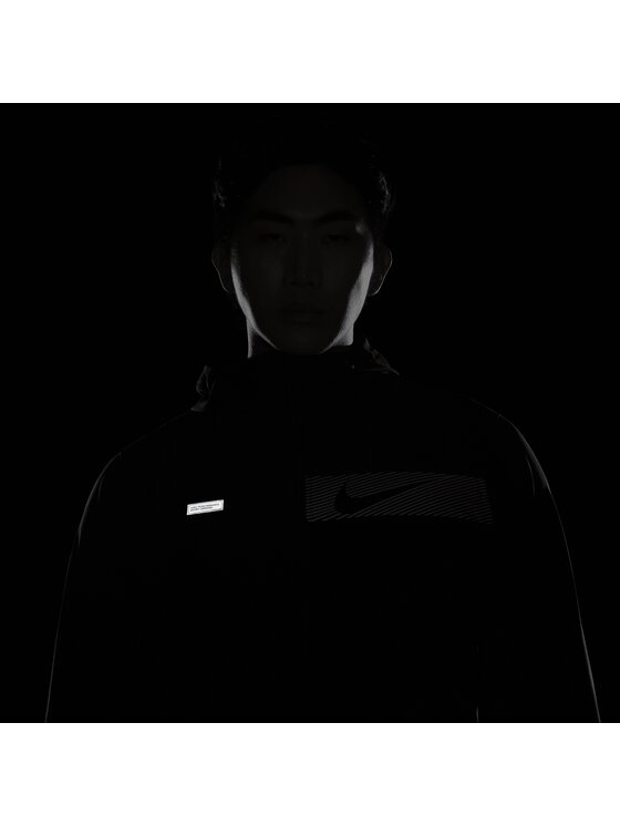 Nike Nike Kurtka do biegania Nike Unlimited Czarny Regular Fit