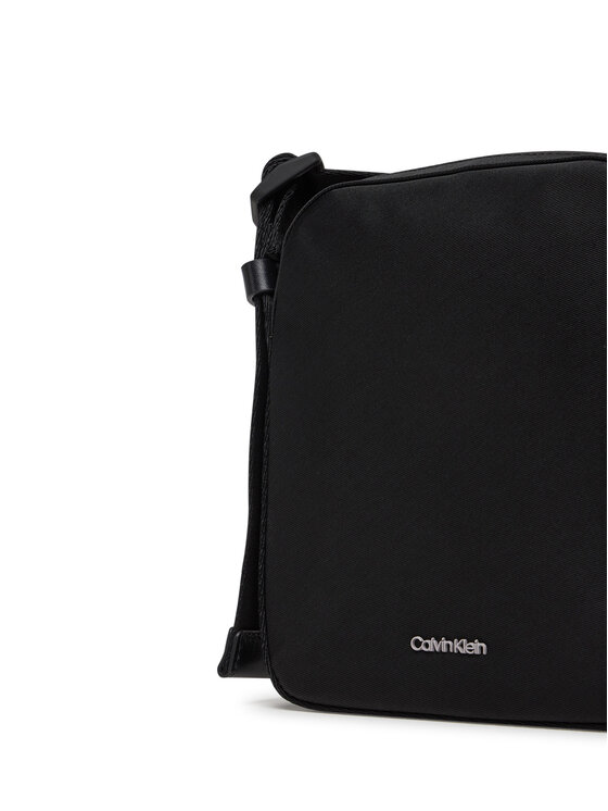 Calvin Klein Calvin Klein Taška cez rameno Ck Ease Reporter S K50K512886 Čierna